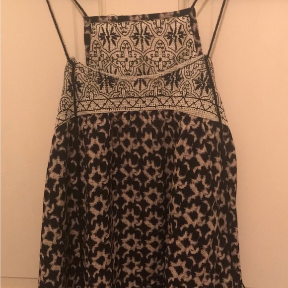 NWT Alter’d state fun black and white tank. It has a fringe around the bottom. - Picture 3 of 14